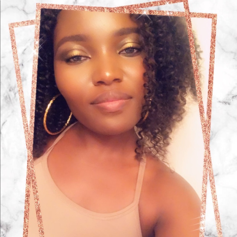 Meet your Posher, Leana